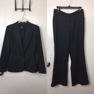 New York and Co. Women’s Suit Like New size 2-4